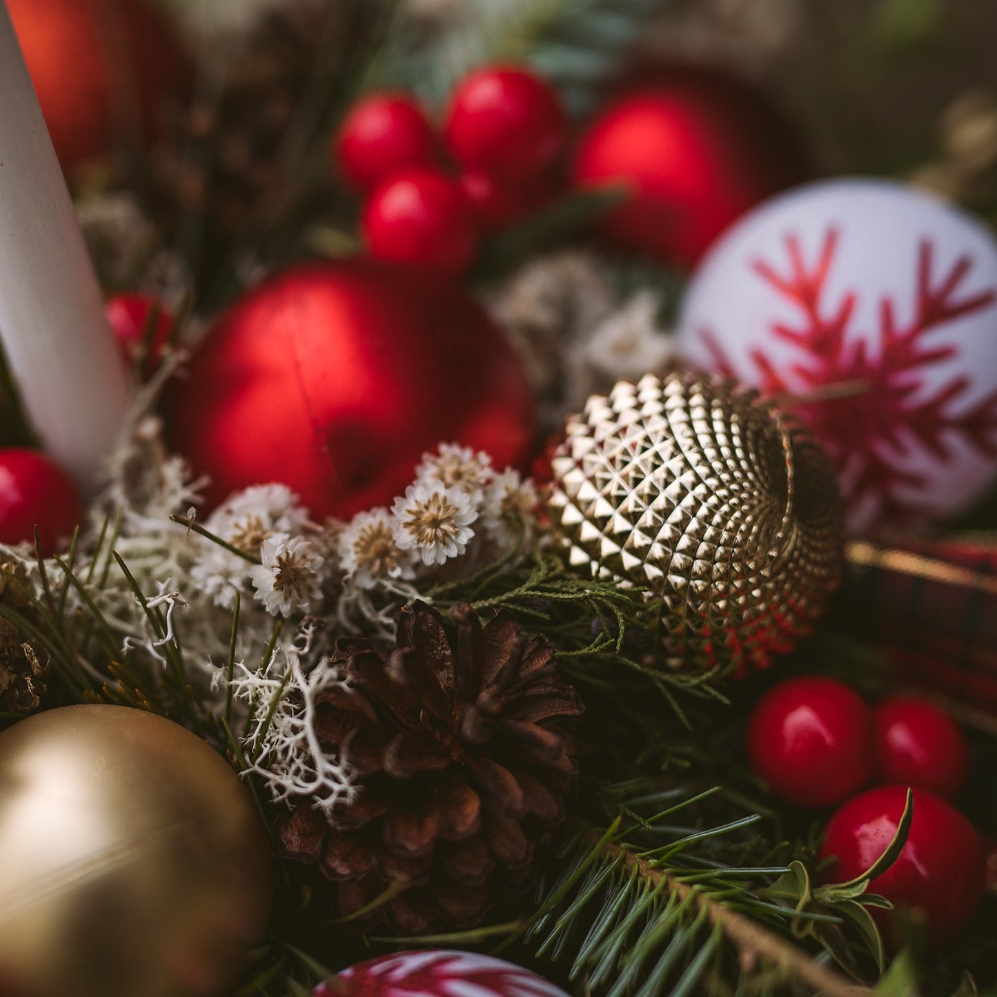 2 Candle Round Christmas Centerpiece