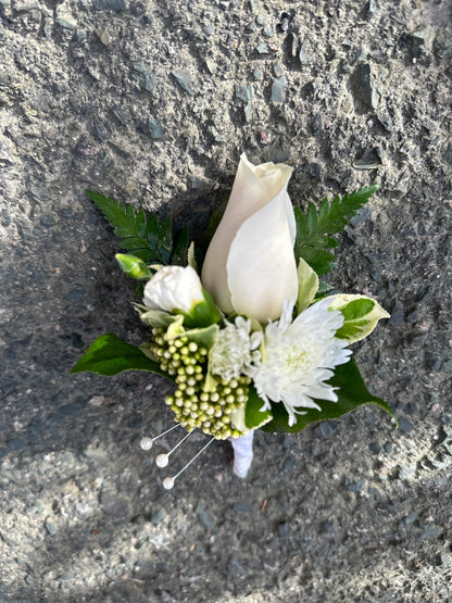 Deluxe Boutonniere