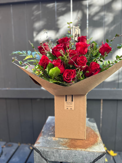 Classic Red Roses in Vase