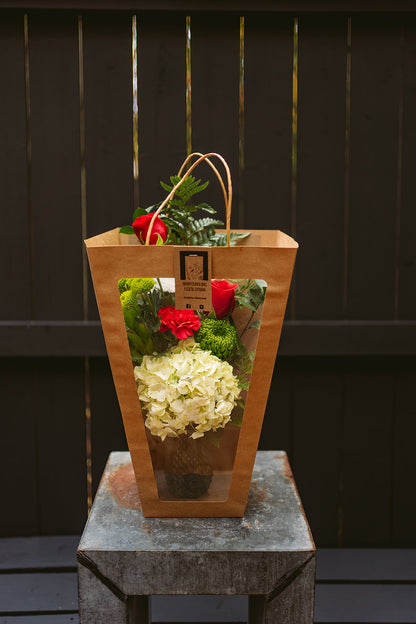 The Easy Traveler ♥️ with vase