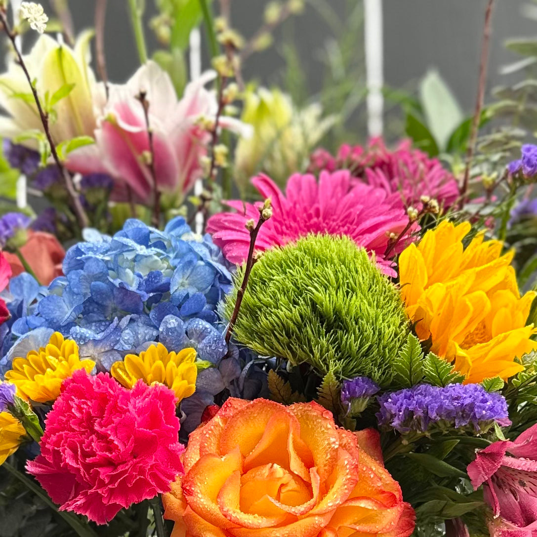 NL Signature Bouquet in Vase