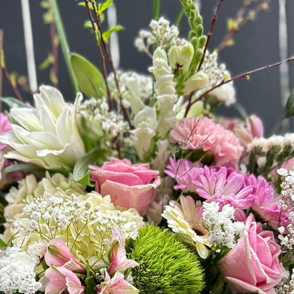 NL Signature Bouquet in Vase