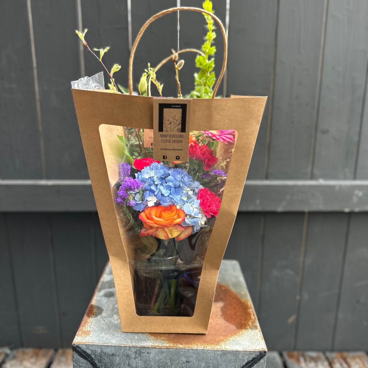 The Easy Traveler ♥️ with vase