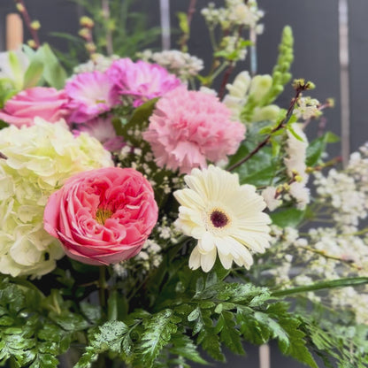 NL Signature Bouquet in Vase