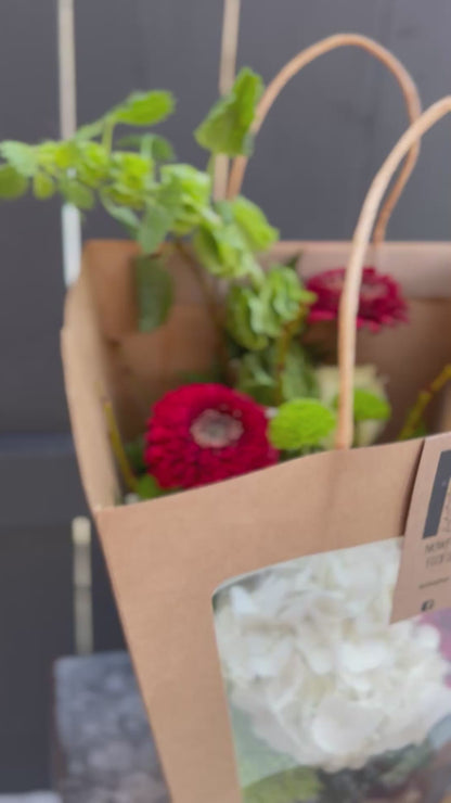 The Easy Traveler ♥️ with vase